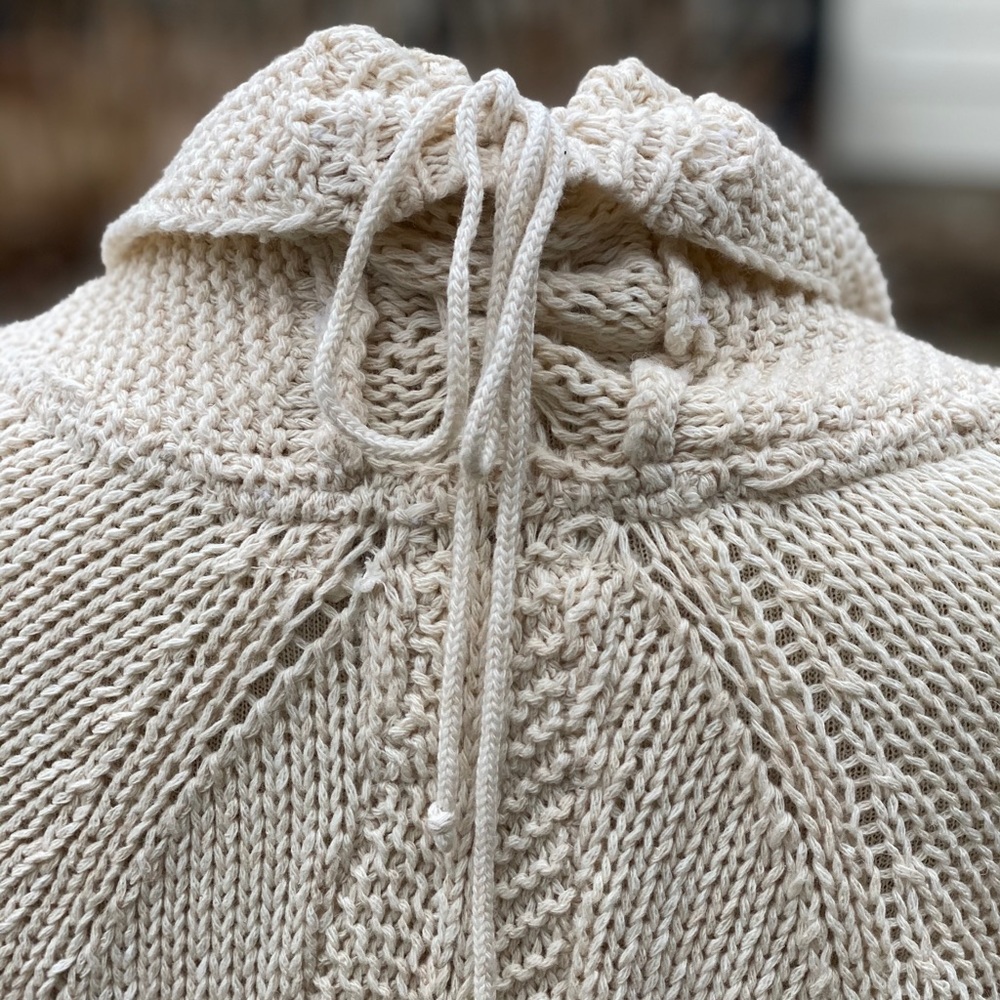 Adorable creamy Anthropology sweater! Size small.